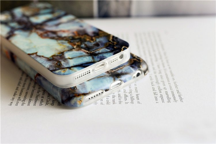 iPhone case with gold mineral