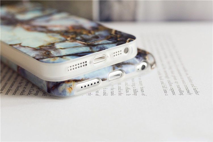 iPhone case with gold mineral